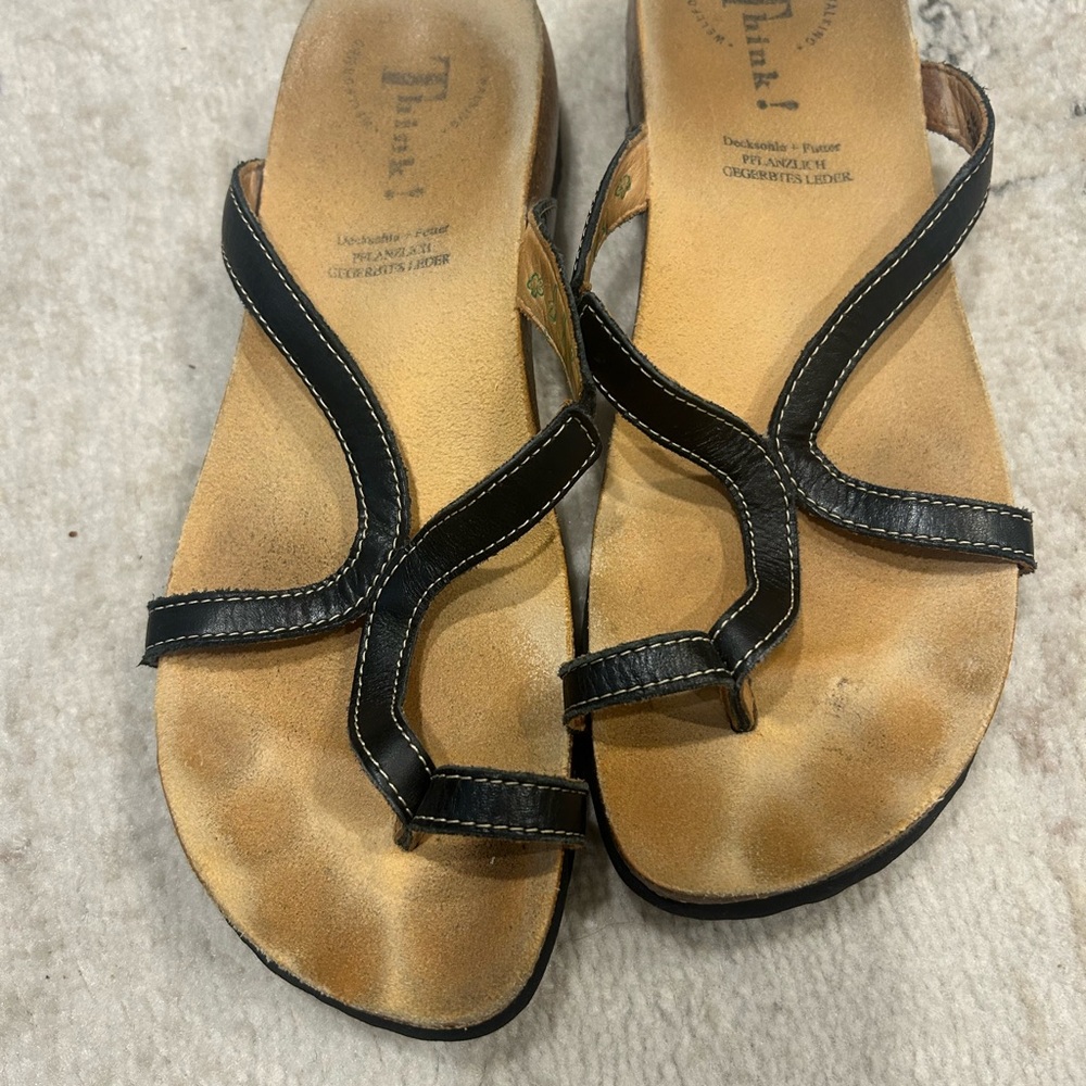Think! Women's Black and Tan Sandals